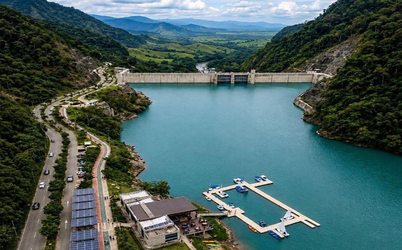 Render conceptual del embalse Nexus Blue en el cañón del río Acacías, con la presa, el lago, la marina y el valle que se abre a los Llanos